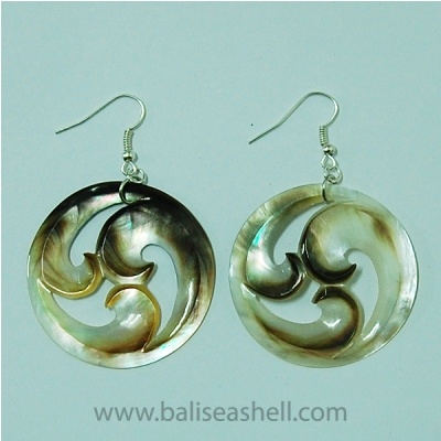 maory art coru shell earring style