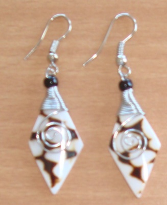 conus shell earring art