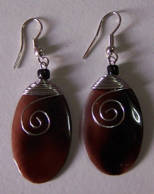 pen black lip oval shell earring