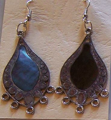 black mopshell earring with metal