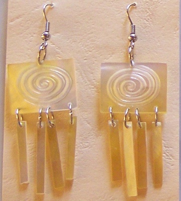 earring mop shell yellow lip