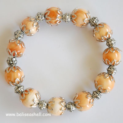 cameo shell bead brecelet