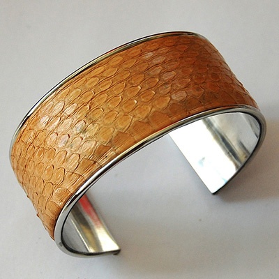 skiin leather with stainless art