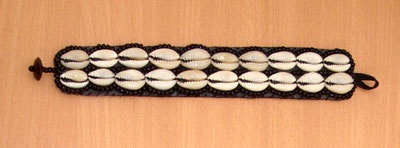 small shell brecelet cowrie