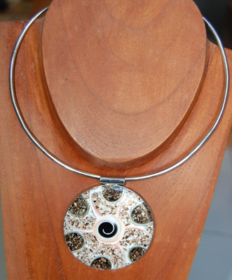 pendants seashell indonesia art