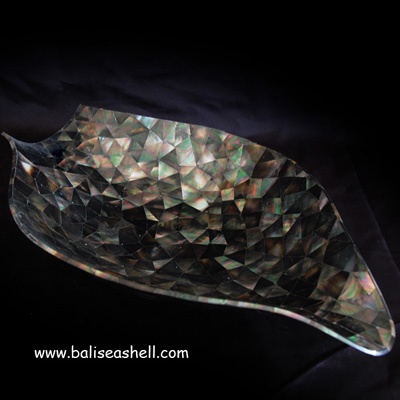 Bowl leaf form black tahiti mop
