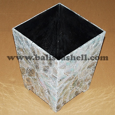 vases shell mosaic