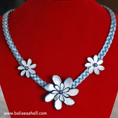 flower design necklace carving