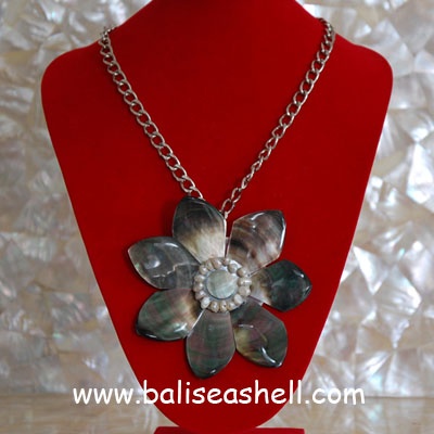 shell flower art with black mop