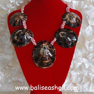 seashell necklace art jewelry
