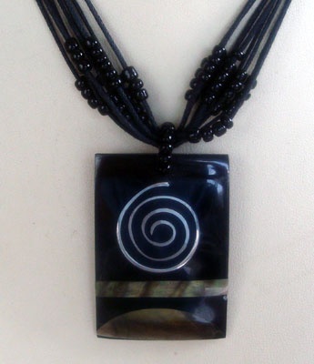black mop shell necklace with bead
