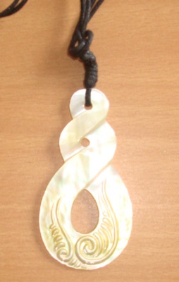 yellow mop carving necklace