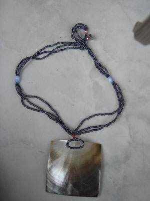 Necklace black shell squere big