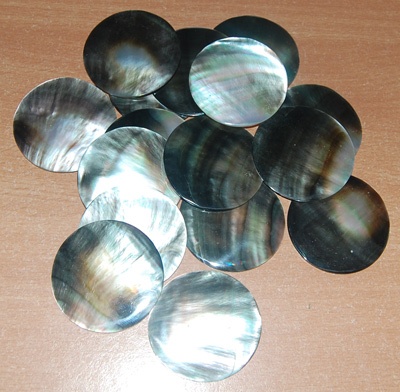 black mop shell cutting art button