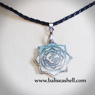seashell necklace art carving art