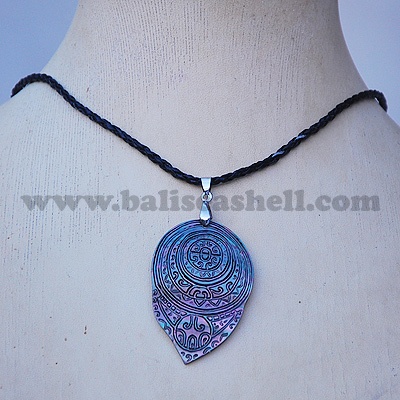 shell art carving necklace