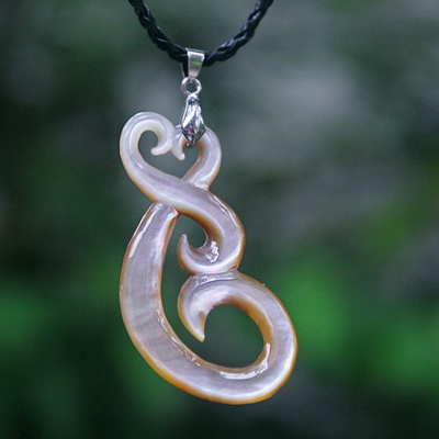 shell carving maory desyn pendants