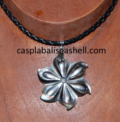shell necklace and flower carving