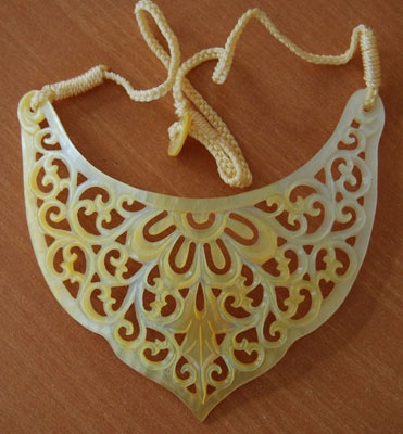 shell carving necklace