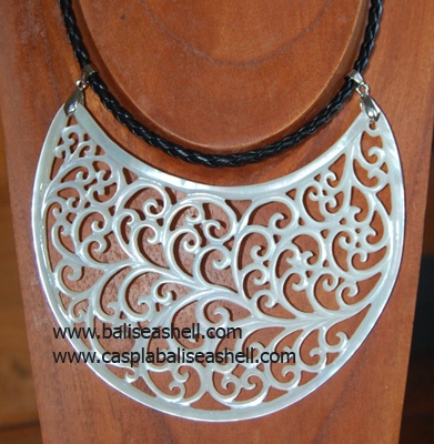 mother of pearl white carving necklace