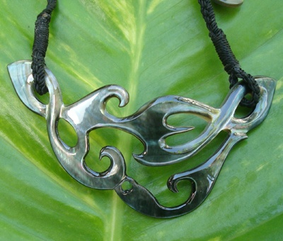 shell necklace carving