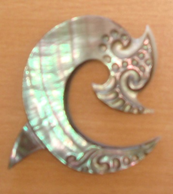 shell necklace carving