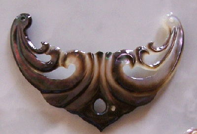 shell necklace carving