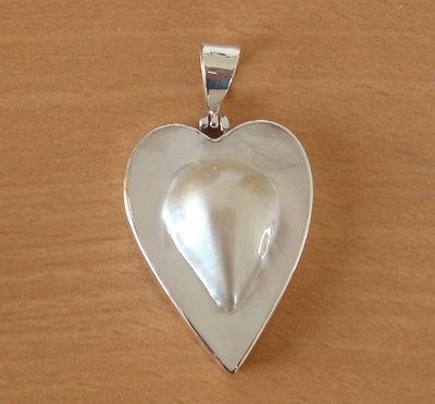 Pearl In White Mop Pendant