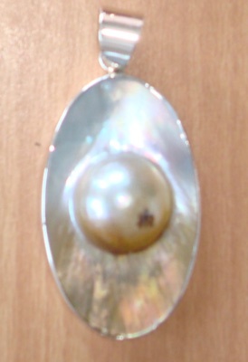Mabe Pearl Pendant With Silver