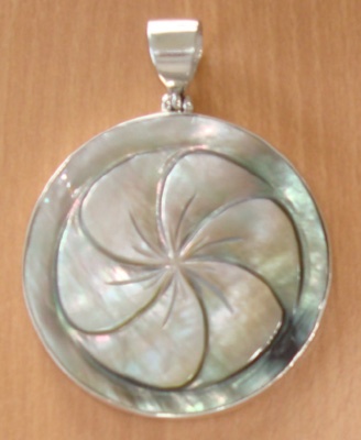 Flower Carving Mop Pendants